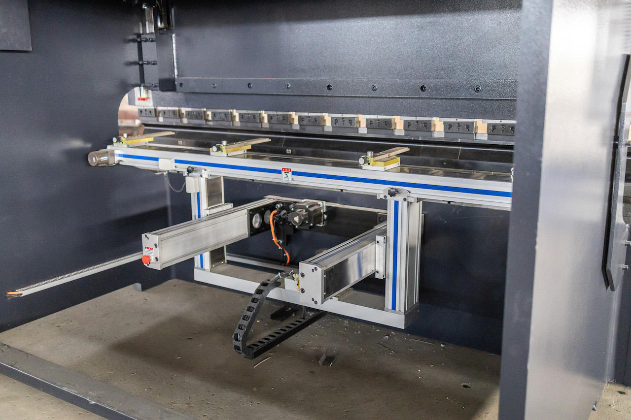 100t hidraulička Cnc kočnica Presa Crowning Cnc Press Brake Delem