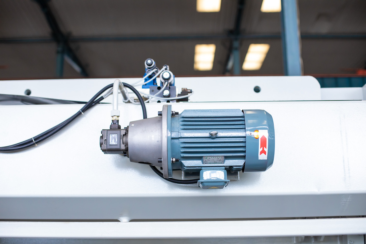 100t hidraulička Cnc kočnica Presa Crowning Cnc Press Brake Delem