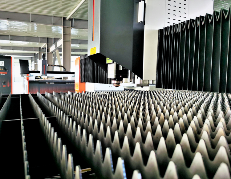 3015 mašina za lasersko rezanje vlakana za brzo rezanje metalnih materijala od 1-6 mm