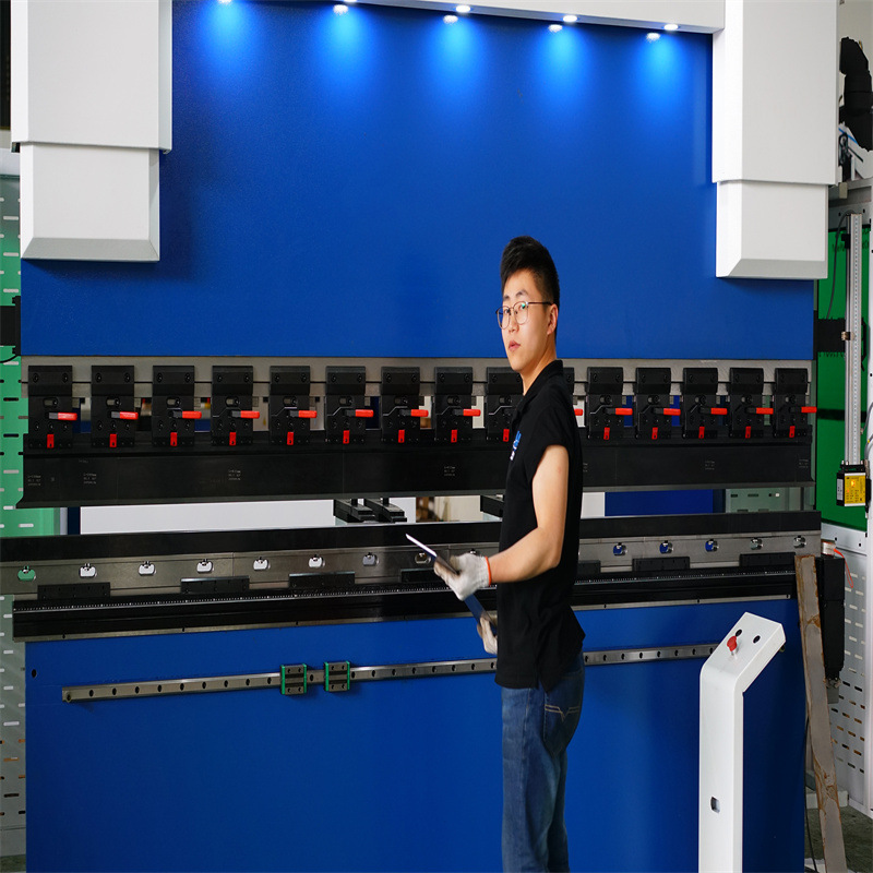 Kina 220t Cnc mašina za savijanje 6 1 osna hidraulična presa kočnica Cijena