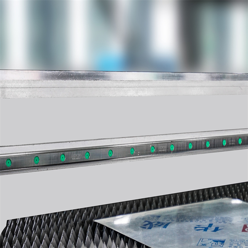 Kina mašina za lasersko rezanje željeza Cijena 4000W mašina za lasersko rezanje metalnih vlakana