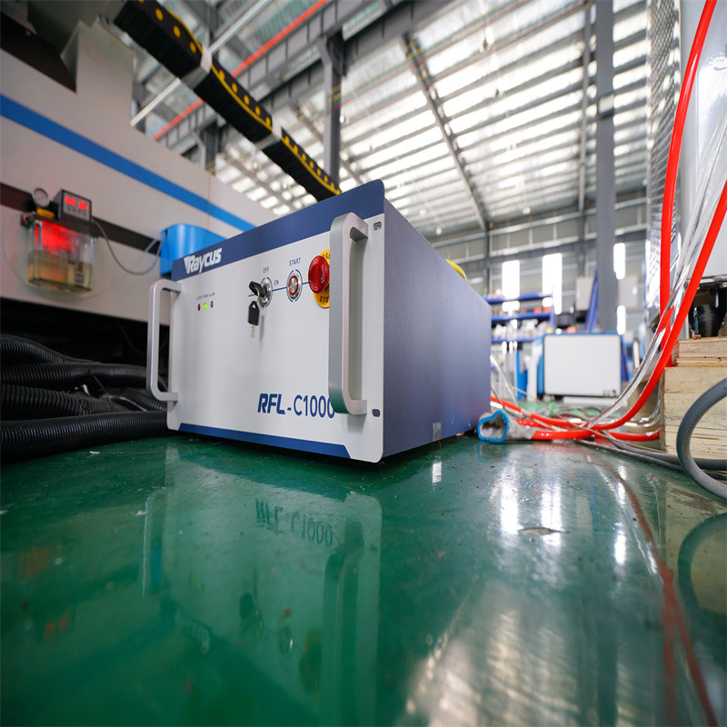 Mašina za lasersko rezanje metalnih ploča i cijevi sa rotirajućim uređajem