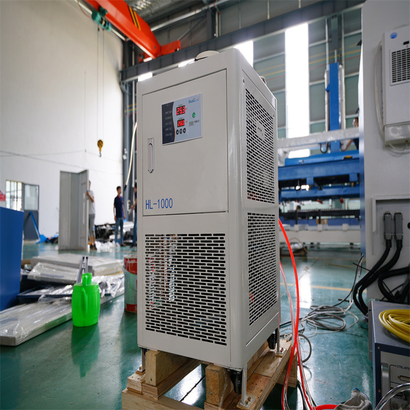 Vodeno hlađenje Automatska Cnc mašina za lasersko rezanje metalnih vlakana 1500w
